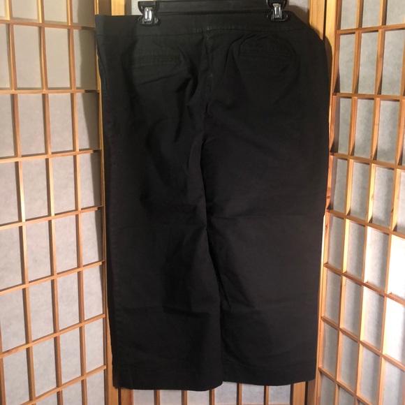 Women’s Apostrophe Stretch Capri Pants. - Picture 2 of 3